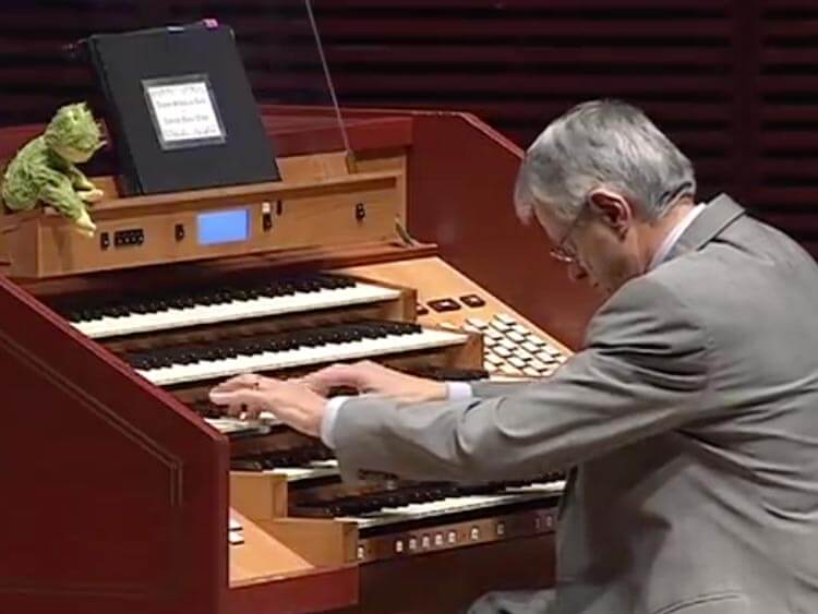 Hector Olivera plays the Organ